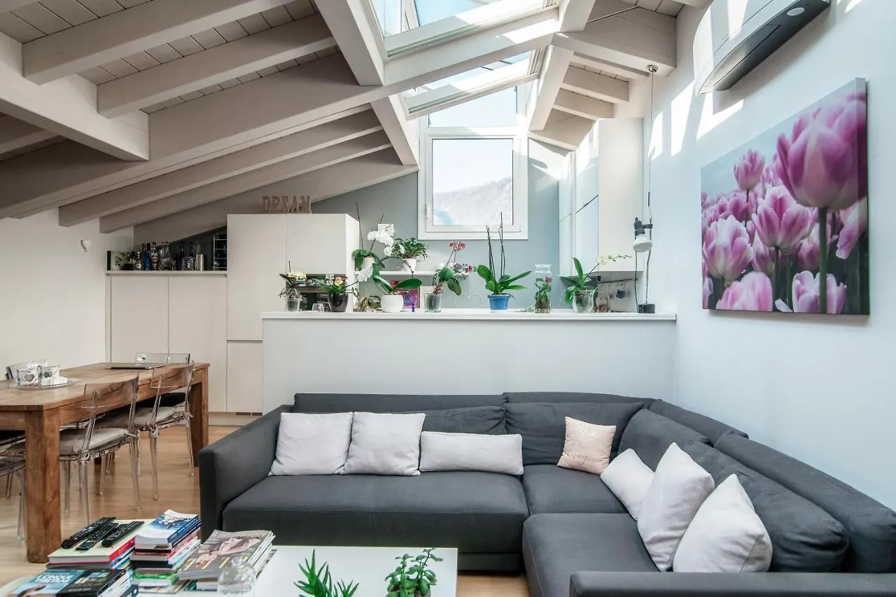 Joivy Isotta'S House With 2 Cosy Balconies Apartment Como