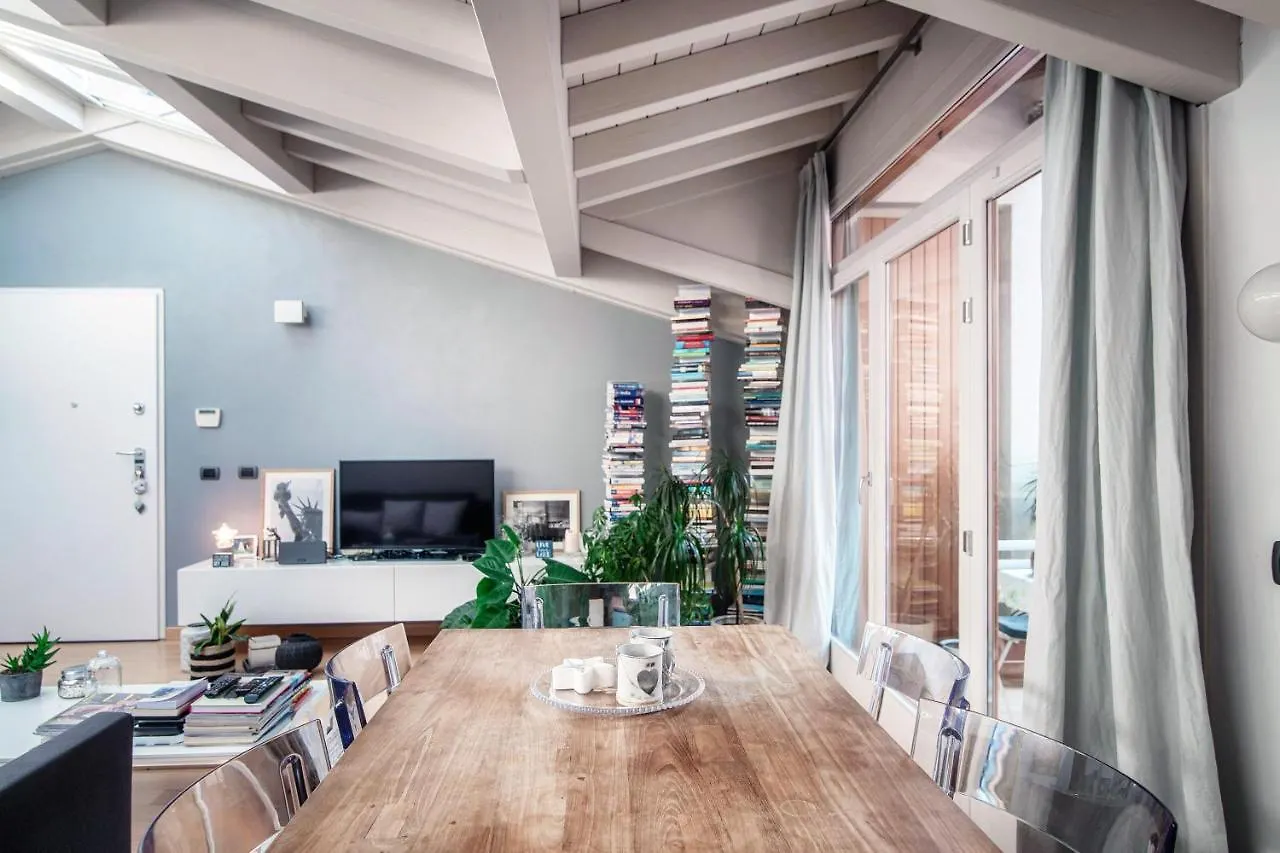 Joivy Isotta'S House With 2 Cosy Balconies Apartment Como