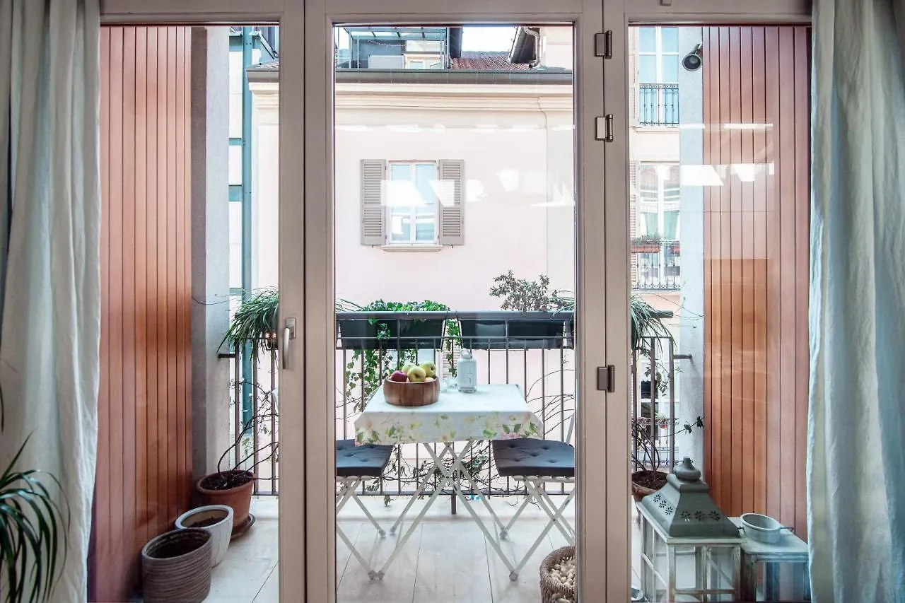 Joivy Isotta'S House With 2 Cosy Balconies Apartment Como