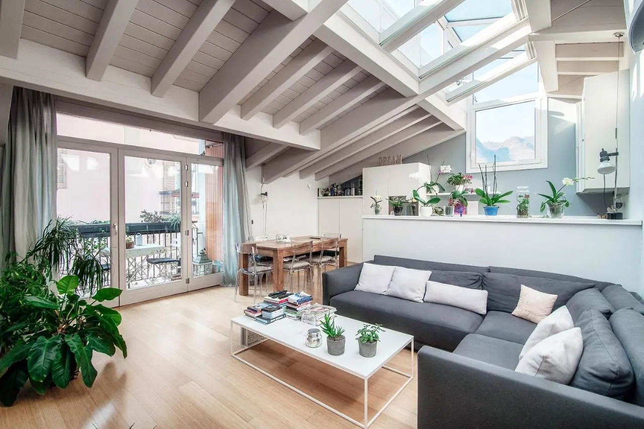 Joivy Isotta'S House With 2 Cosy Balconies Apartment Como