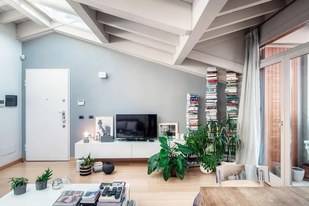 Joivy Isotta'S House With 2 Cosy Balconies Apartment Como