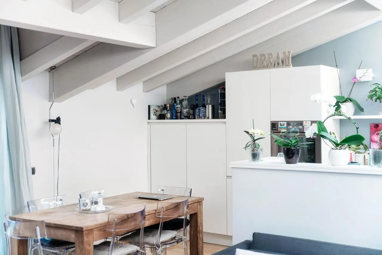 Joivy Isotta'S House With 2 Cosy Balconies Apartment Como Italy
